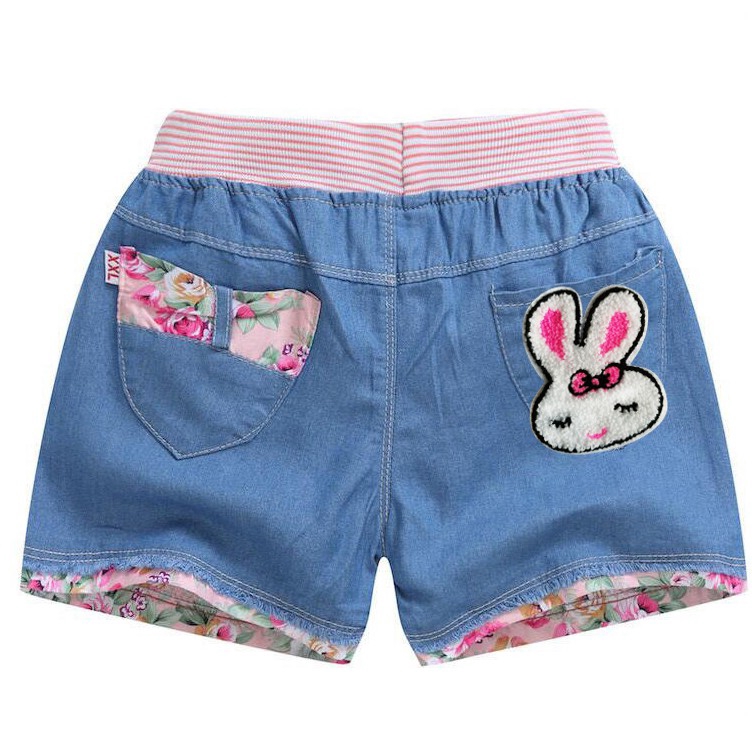 Quần short jean in hoạ tiết chuột mickey và vịt donald đáng yêu cho bé gái