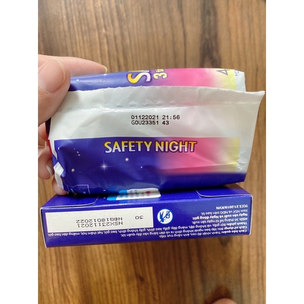 Băng Vệ Sinh ban đêm Laurier Safety Night siêu thấm chống tràn 35cm