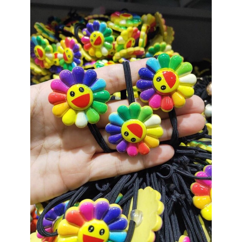 cột tóc hoa cúc, mặt cười, hạt đá tròn (lấy mẫu ngẫu nhiên