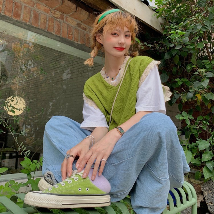 Áo gile xanh cổ ren cổ V