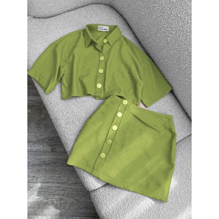 SET ÁO CỔ SƠ MI CROPTOP + CHÂN VÁY ĐÍNH NÚT