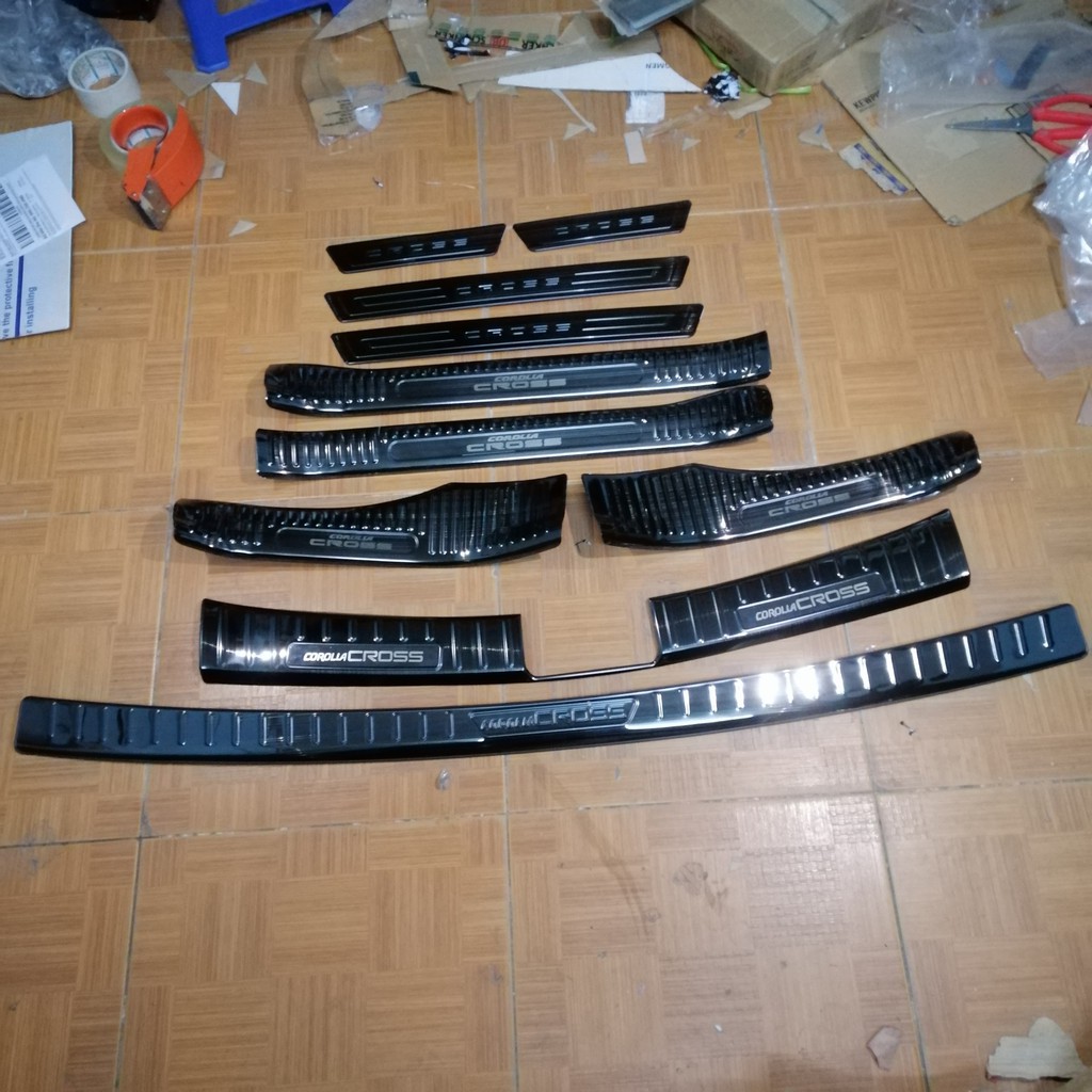 Bộ 8 Nẹp Bước chân Trong + Ngoài và Nẹp cốp Trong + Ngoài Titan dùng cho Xe Toyota Corolla Cross
