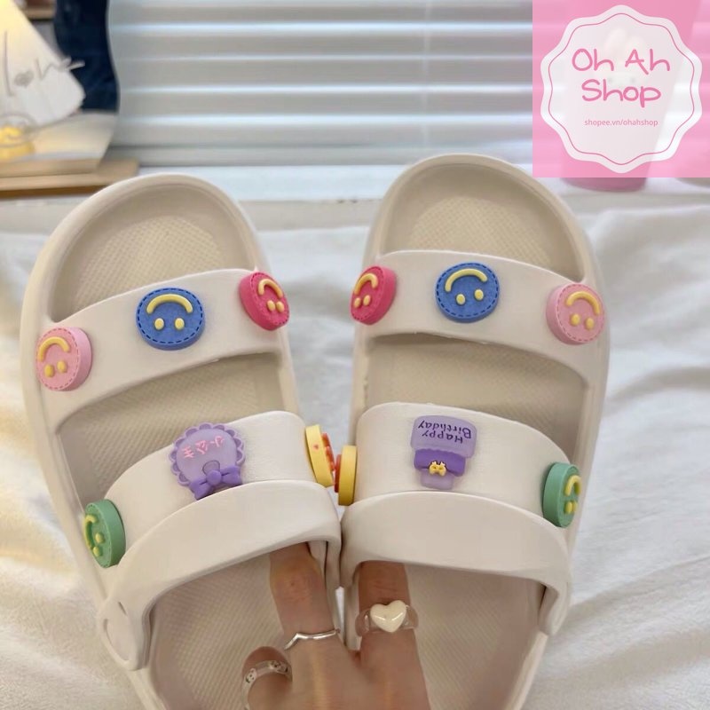 🍓  Dép Đi Học Siêu Nhẹ Chất Liệu EVA Gắn Charm Hình Mặt Cười Dễ Thương