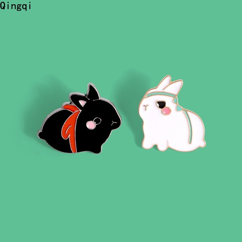 Huy hiệu cài áo Miss Zoe trám men hình thỏ trắng đen hoạt hình làm quà tặng bạn thân