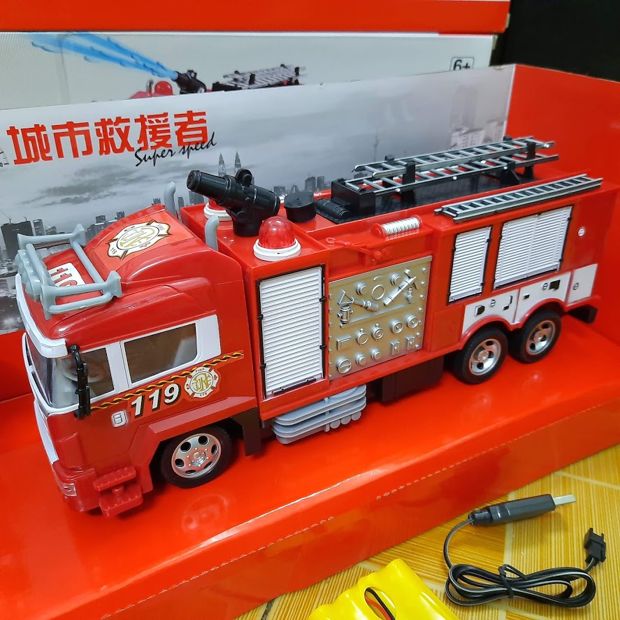 Xe cứu hỏa đồ chơi điều khiển từ xa sử dụng pin sạc phun được nước có âm thanh và đèn