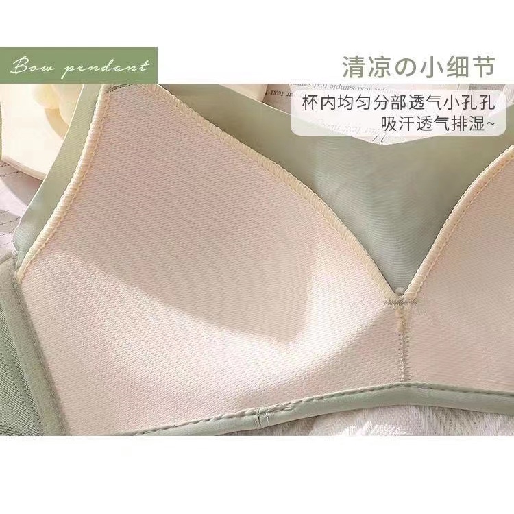 Áo Ngực Hình Tam Giác Ba Chiều Bằng Vải Lụa Lạnh Không Đường May Thân Thiện Với Da Thoáng Khí Chống Lộ Hàng 32 / 70AB