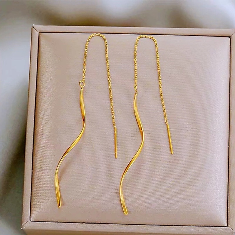 E79 Khuyên Tai Bông Tai Nữ Titan Không Đen Sóng Uốn Lượn Đẹp