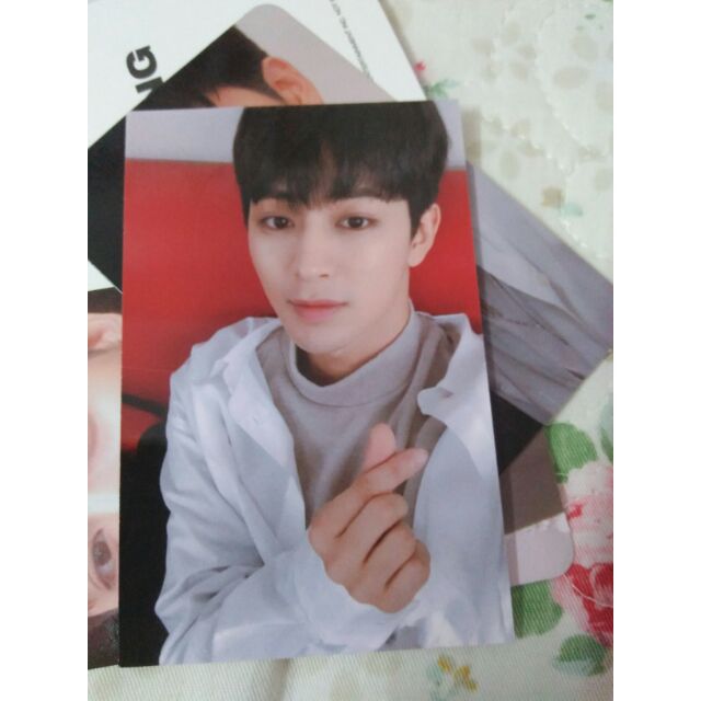 Bộ ảnh thần tượng Wanna One, iKON