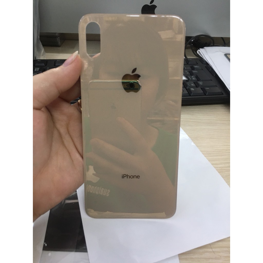 Thay kính lưng iphone Xsmax....