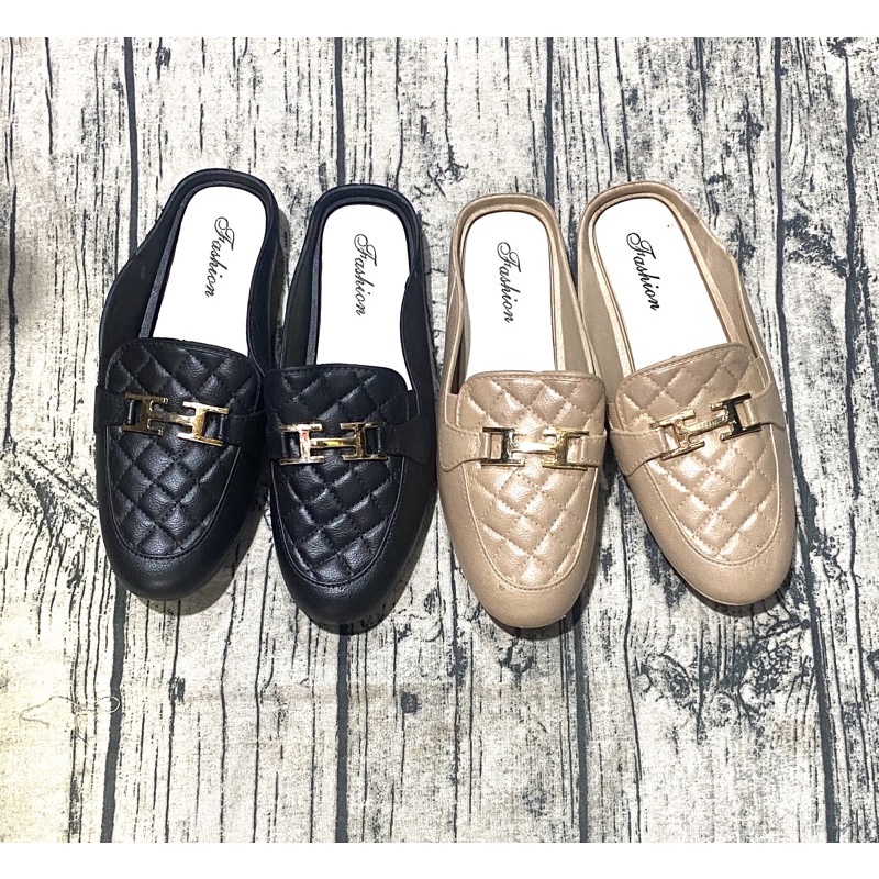 Dép bít nhựa nữ chữ H