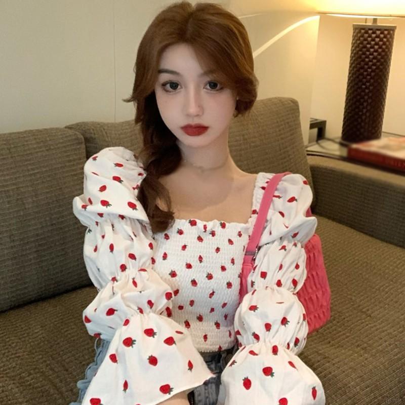 Áo kiểu cổ vuông tay dài họa tiết dâu phong cách thời trang | BigBuy360 - bigbuy360.vn