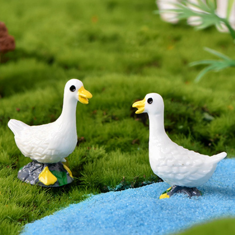 2 Mô hình vịt con dùng để trang trí sân vườn