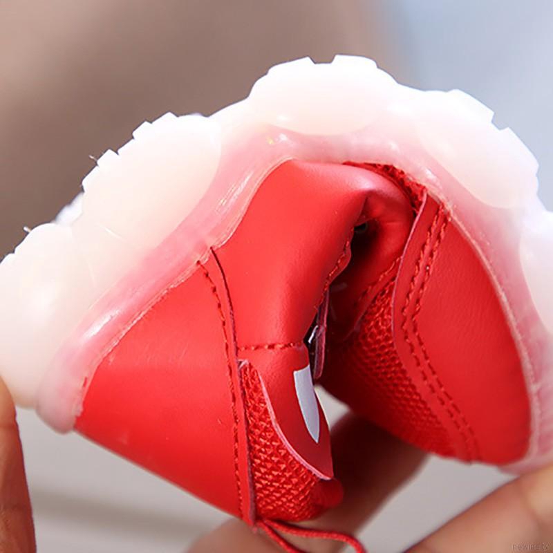 Giày thể thao có đèn LED phát sáng lấp lánh cho bé