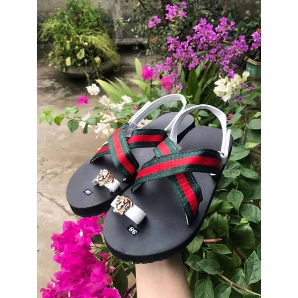 Sandal quai chéo xỏ ngón