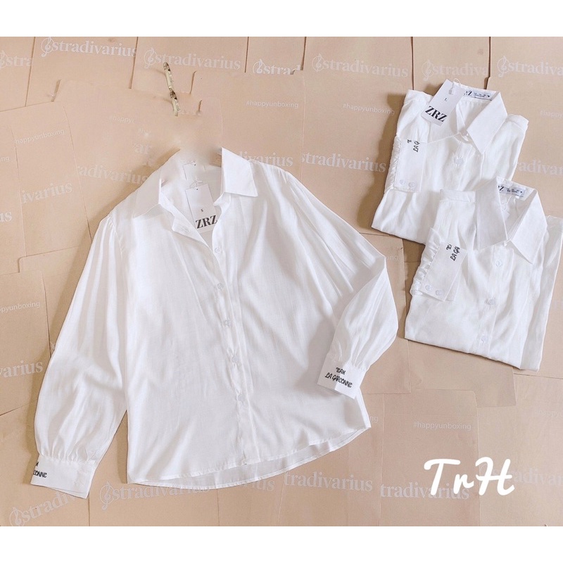 Sơmi trắng tay chữ thêu