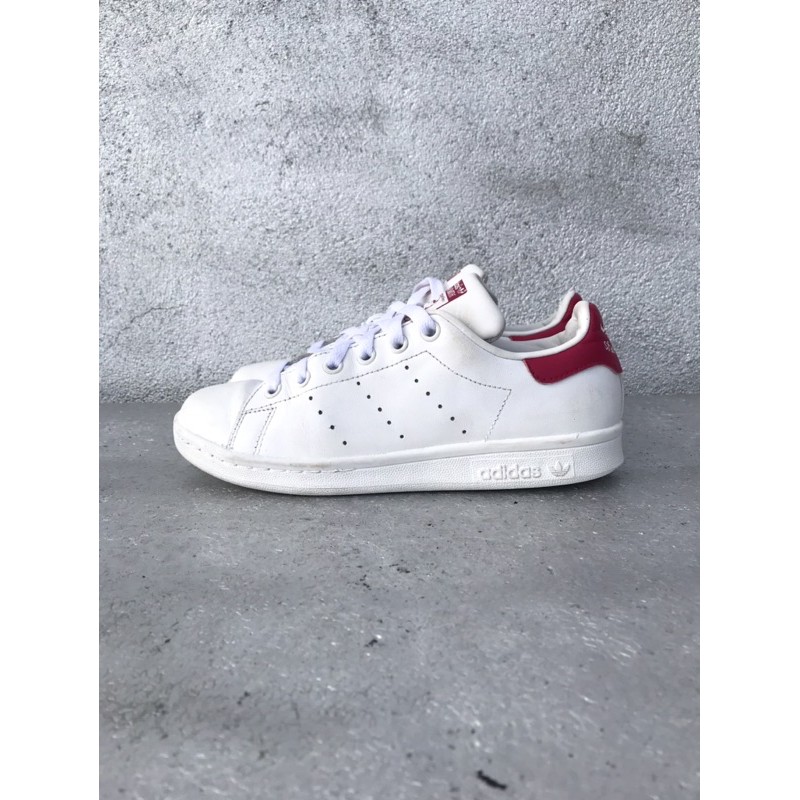 Giày thể thao chính hãng adidas stansmith gót đỏ.2hand real giá rẻ nt check size và màu ạ