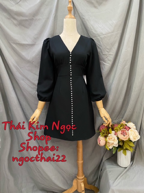 Đầm trắng xoè cổ V đính chuổi 2 màu