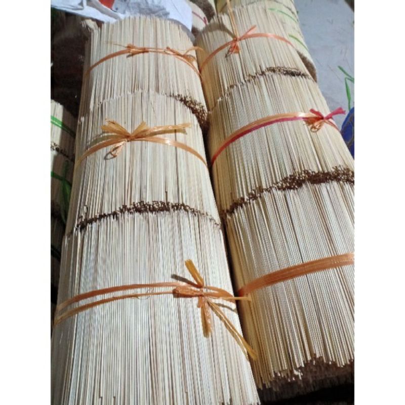 QUE TRE DÙNG CẮM HOA SÁP ,HOA NHŨ ,HOA TIỀN