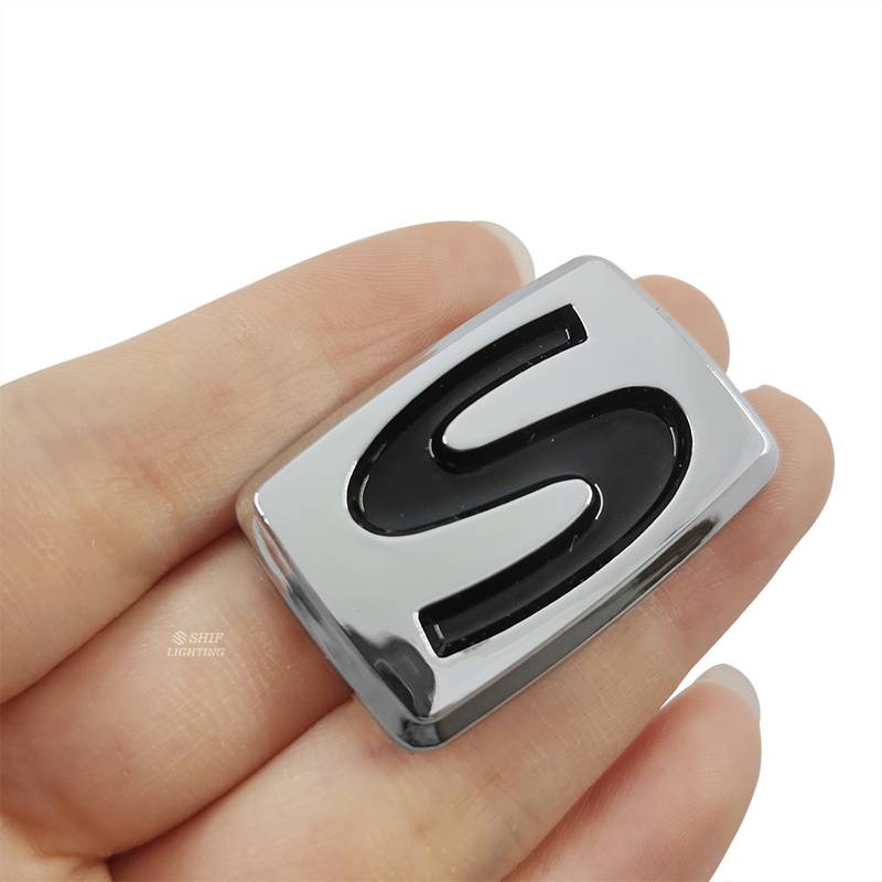 Sticker trang trí hình biểu tượng xe hơi Toyota Innova E G S 1.8 E G S