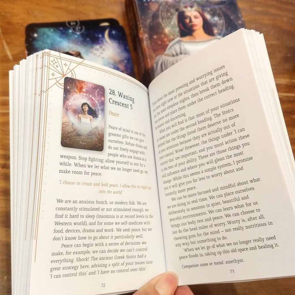 Bài Queen of the Moon Oracle