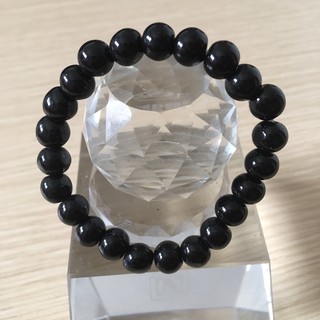 Vòng tay trơn đá đen phong thuỷ