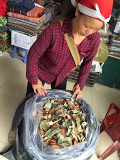 LÁ TẮM DÂN TỘC DAO ĐỎ