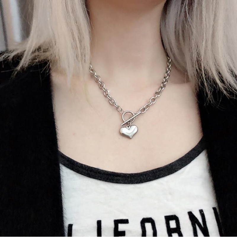 vòng cổ dây chuyền thép titan mặt hình trái tim màu bạc Unisex