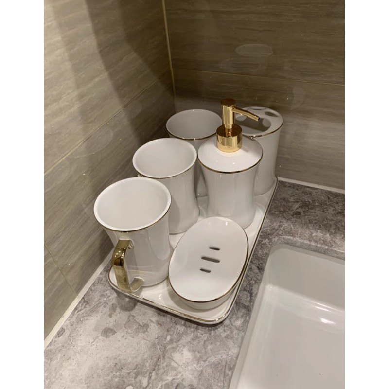 Bộ đồ dùng nhà tắm sứ trắng viền vàng cao cấp