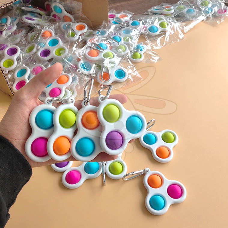 【Giao hàng nhanh】POP IT fidget Tiktok Móc Khóa Đồ Chơi Bấm Nút Giúp Giảm Căng Thẳng / Finger Pressure Bubble SensoryToys