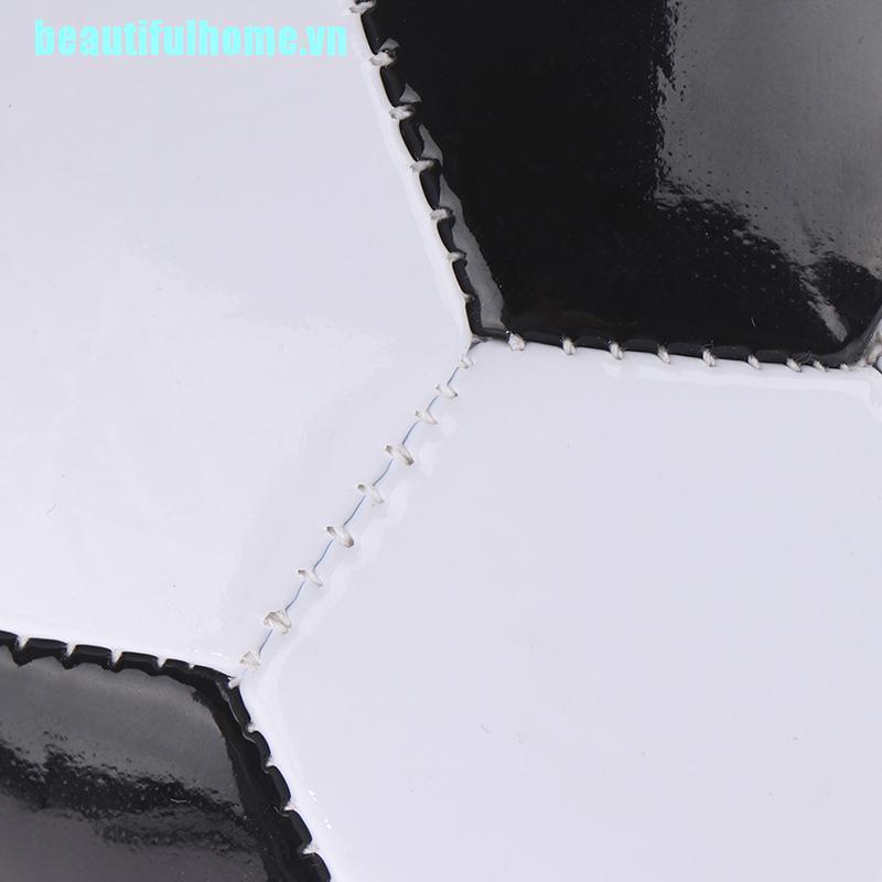 1 Quả Bóng Đá Bằng Nhựa PVC Hai Màu Đen Và Trắng