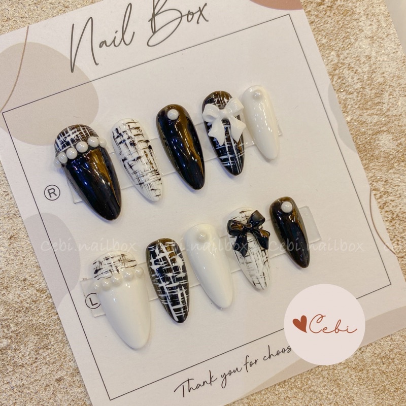 Móng úp thiết kế giá rẻ màu đen kẻ dạ tweet đính nơ Cebi.nailbox c004