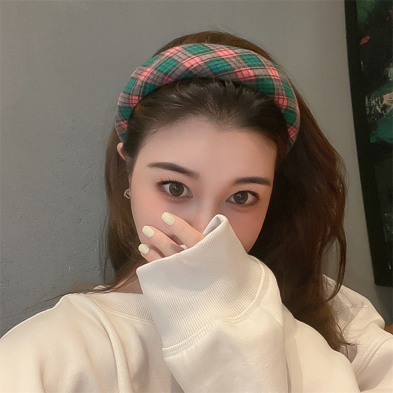 Băng đô cài tóc họa tiết kẻ ô trắng đen