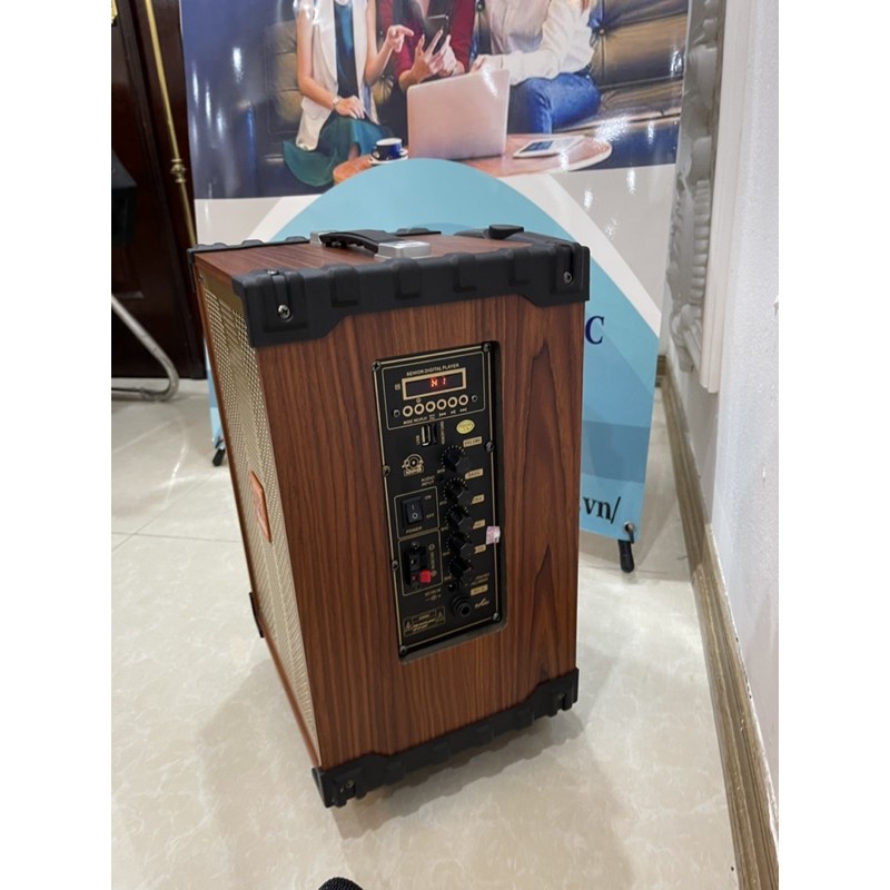 Loa kéo di động BHZ1800 kèm 2 micro cầm tay và 1 mic đeo tai không dây