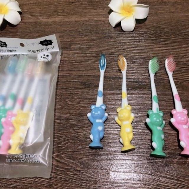 Bàn chải đánh răng cho bé