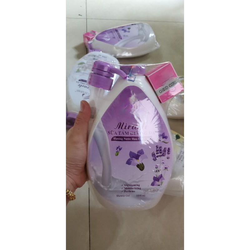 Sữa tắm nước hoa 1000ml tặng kèm nước hoa 5ml | BigBuy360 - bigbuy360.vn