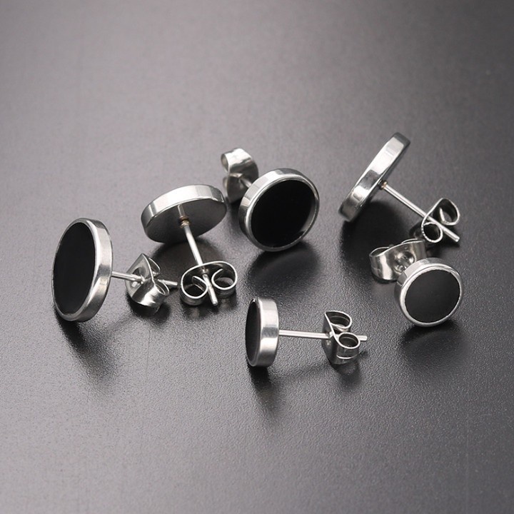 Bông tai titan tròn sơn đen viền màu bạc không gỉ