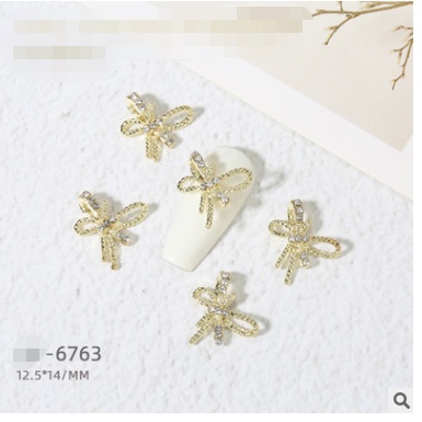 charm nơ quốc dân màu vàng bạc