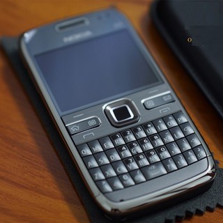 Điện thoại nokia E72 chính hãng bàn phím qwerty giá rẻ tặng kèm pin và sạc -Bảo hành 12 tháng