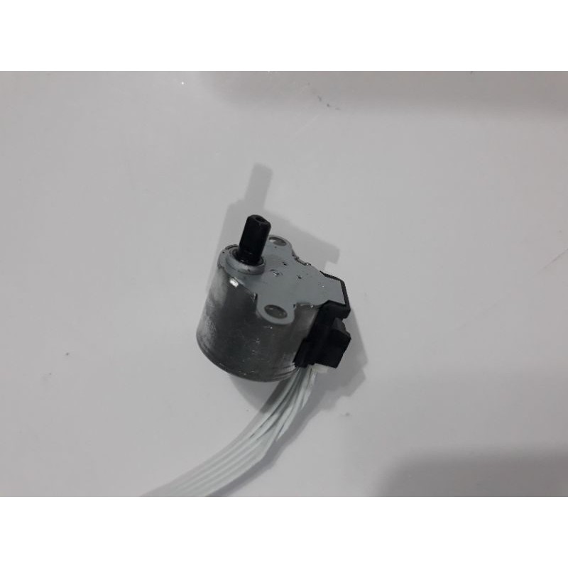 Mô tơ vẫy đảo máy lạnh Toshiba