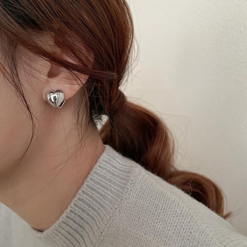 Khuyên Tai Hình Trái Tim Phong Cách Harajuku Mới Chất Lượng Cao Dễ Phối Đồ