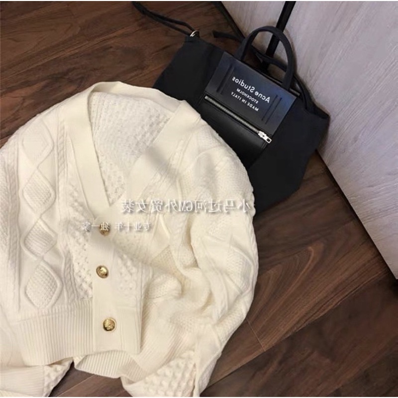 Áo len cardigan màu trắng