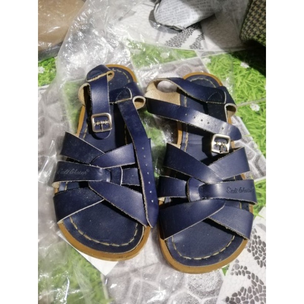 Giầy dép cho khách