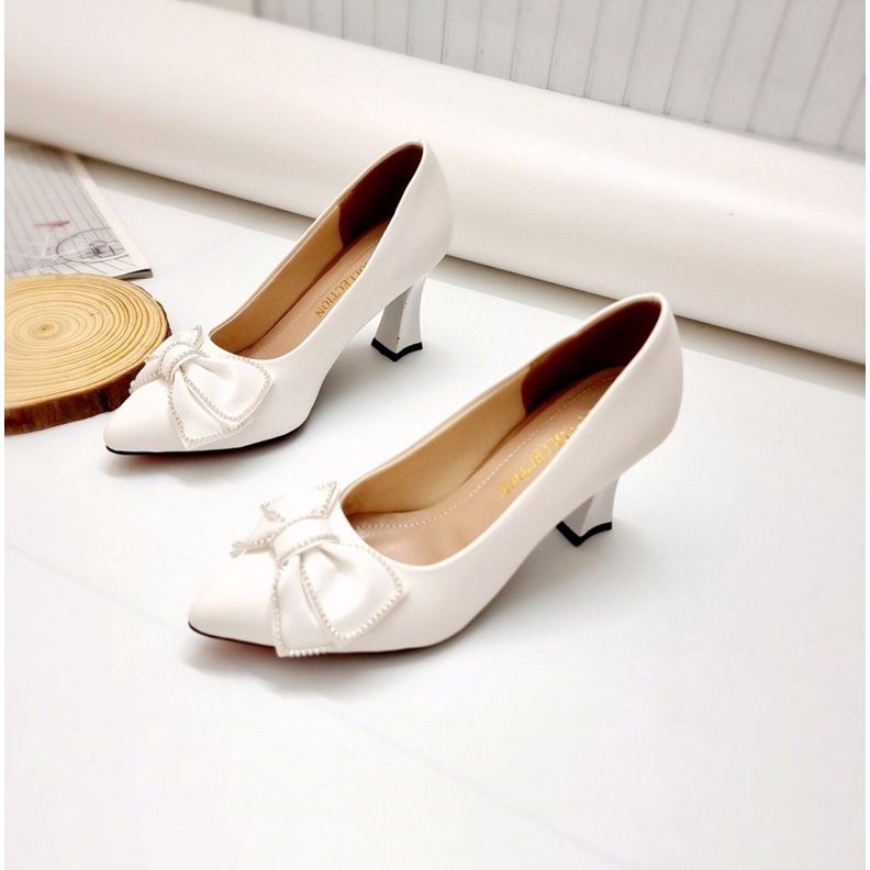 Bán Sỉ- Giày cao gót mũi nhọn da lì nơ viền ngọc mới gót trụ 7cm