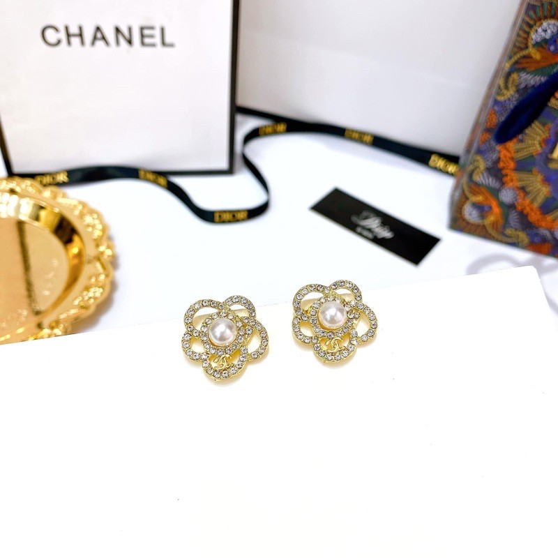 Bông tai versec tròn mặt đen to đeo sang chảnh