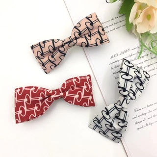 Nơ kẹp tóc cô gái dễ thương