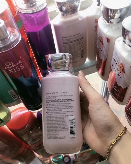 Dưỡng Thể Body Works Dark Kiss 236ml