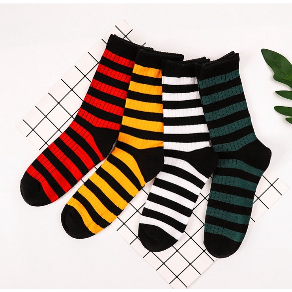 Tất Vớ Nam Nữ cổ cao Kẻ Sọc phong cách trẻ trung, năng động.