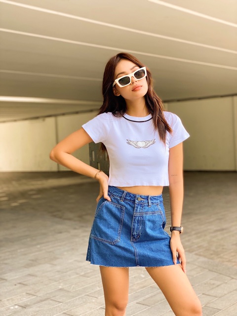 Áo croptop viền in hoạ tiết đôi cánh