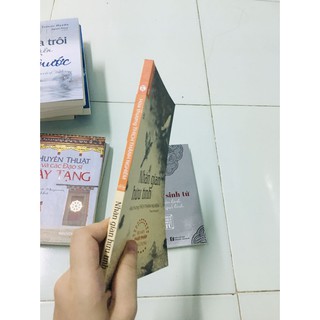Sách Nhân Gian Hữu Tình