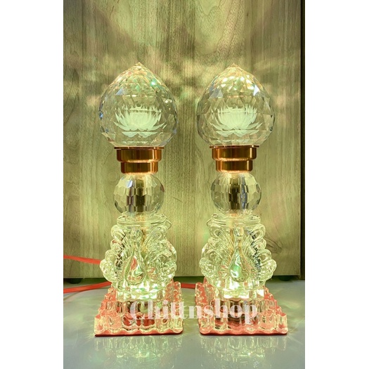 MỘT CẶP ĐÈN THỜ TRÁI ĐÀO PHA LÊ KIỂU DÁNG THIÊN NGA